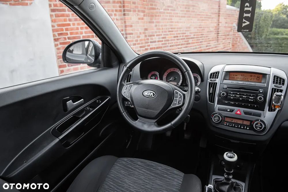 Kia Ceed - 22