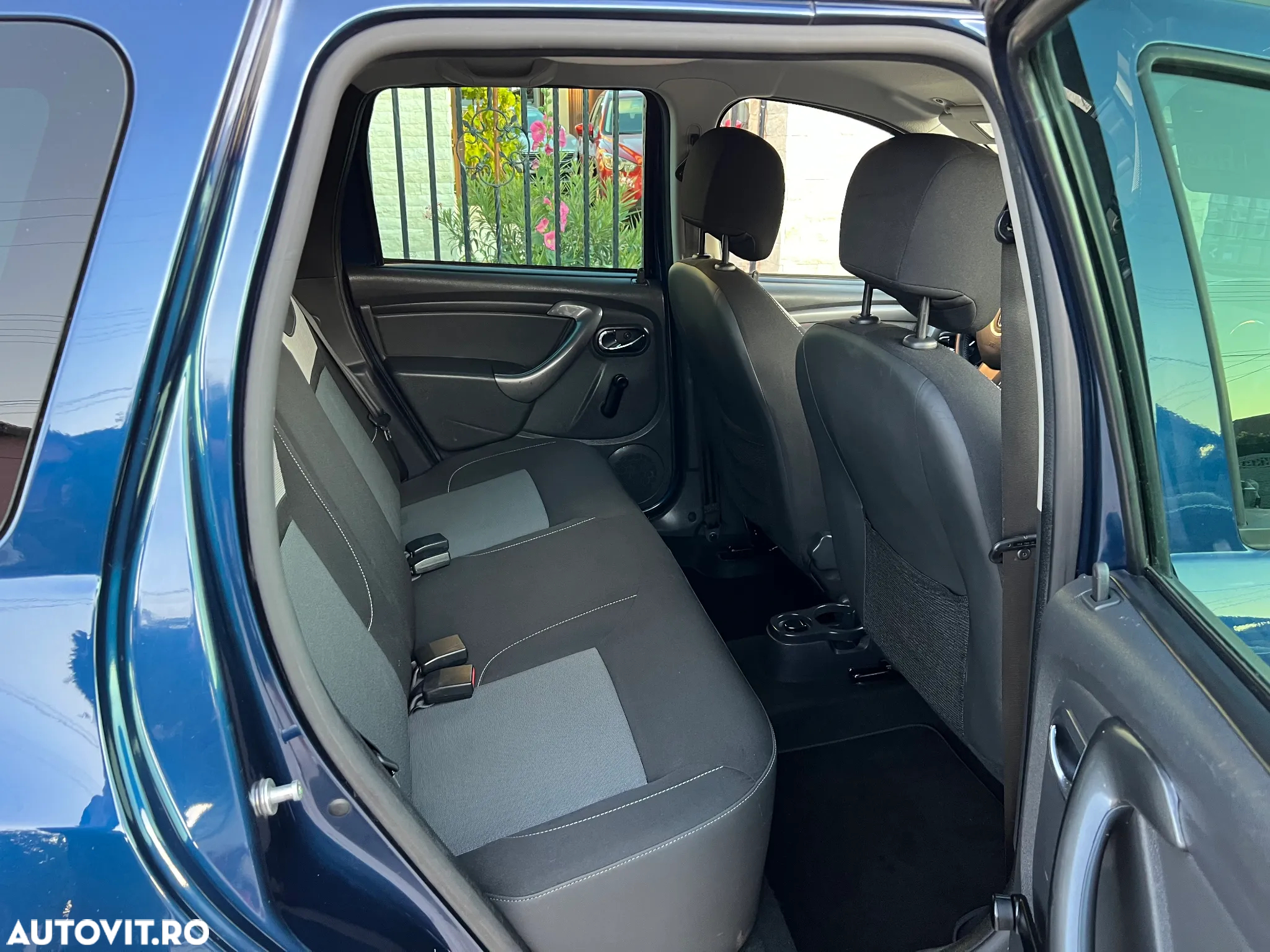 Dacia Duster 1.6 SCe Essential - 10