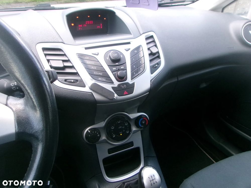 Ford Fiesta 1.25 Champions Edition - 22