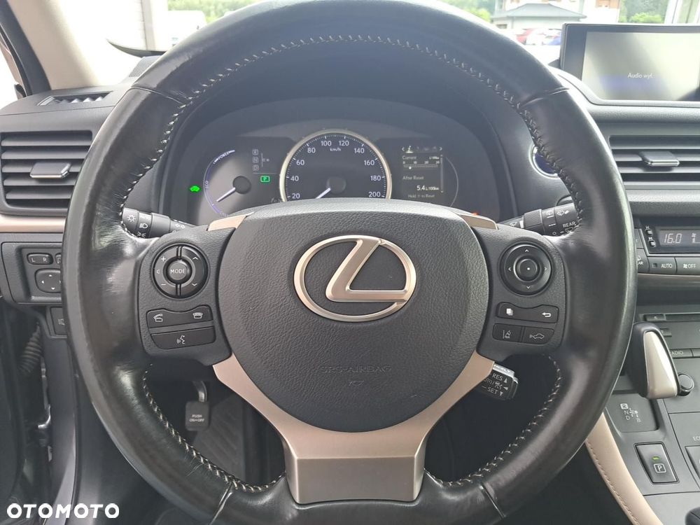 Lexus CT - 7