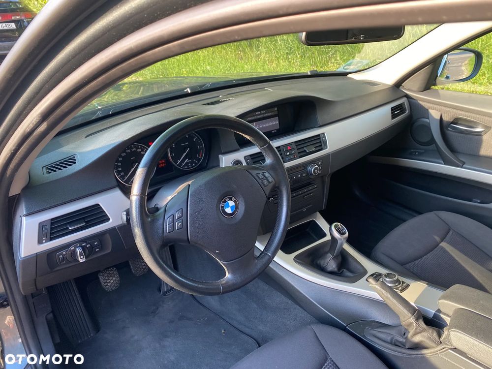 BMW Seria 3 318i - 16