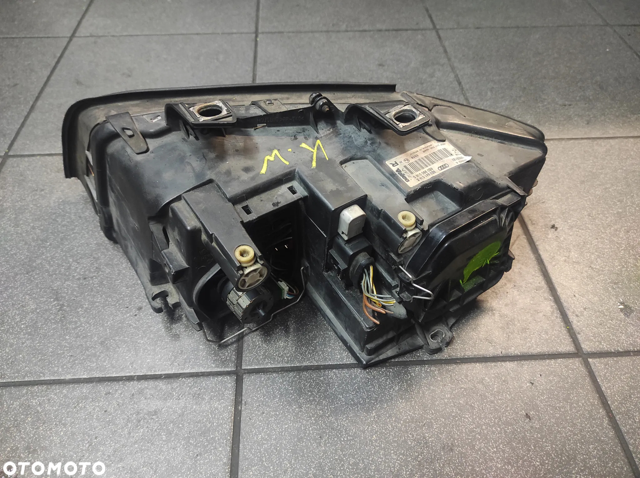 LAMPA PRAWA PRZEDNIA AUDI A4 B6 XENON ..K.W'' USZKODZONA WYSYŁKA !!! - 2