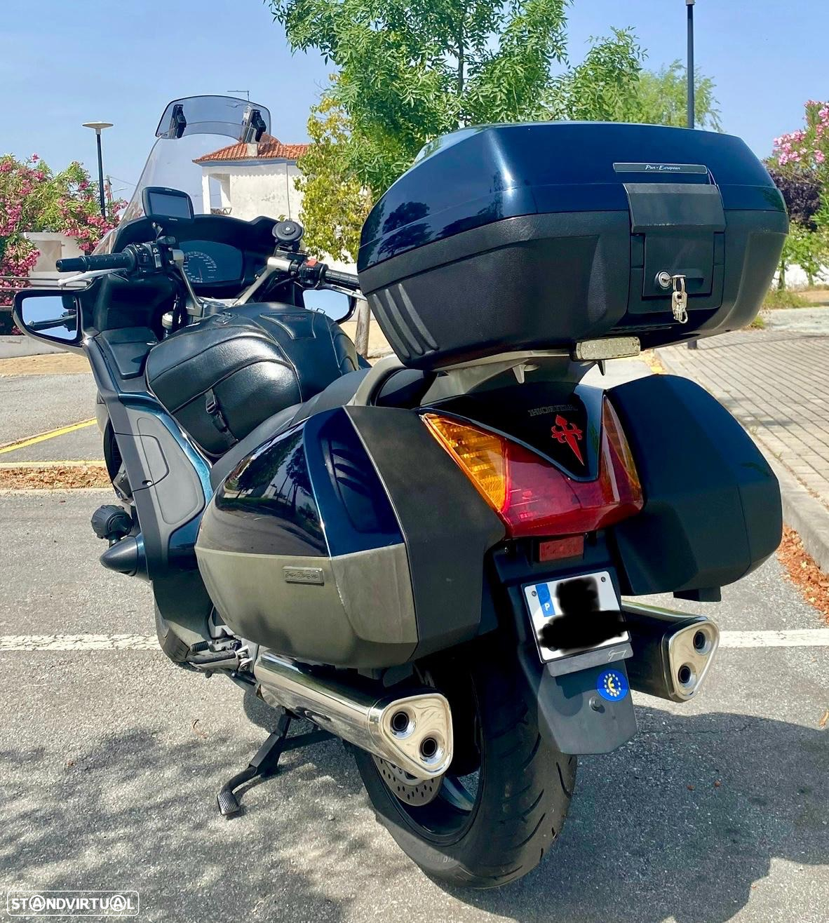 Honda Pan European ST1300A - 11