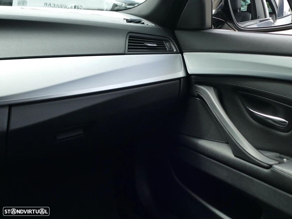 BMW 525 d Pack M - 39