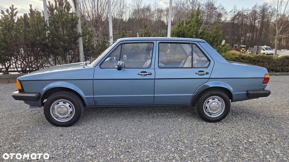 Volkswagen Jetta - 3