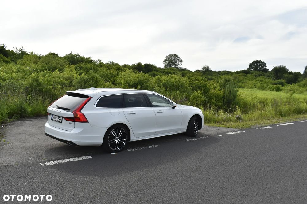 Volvo V90 D4 Momentum Pro - 35