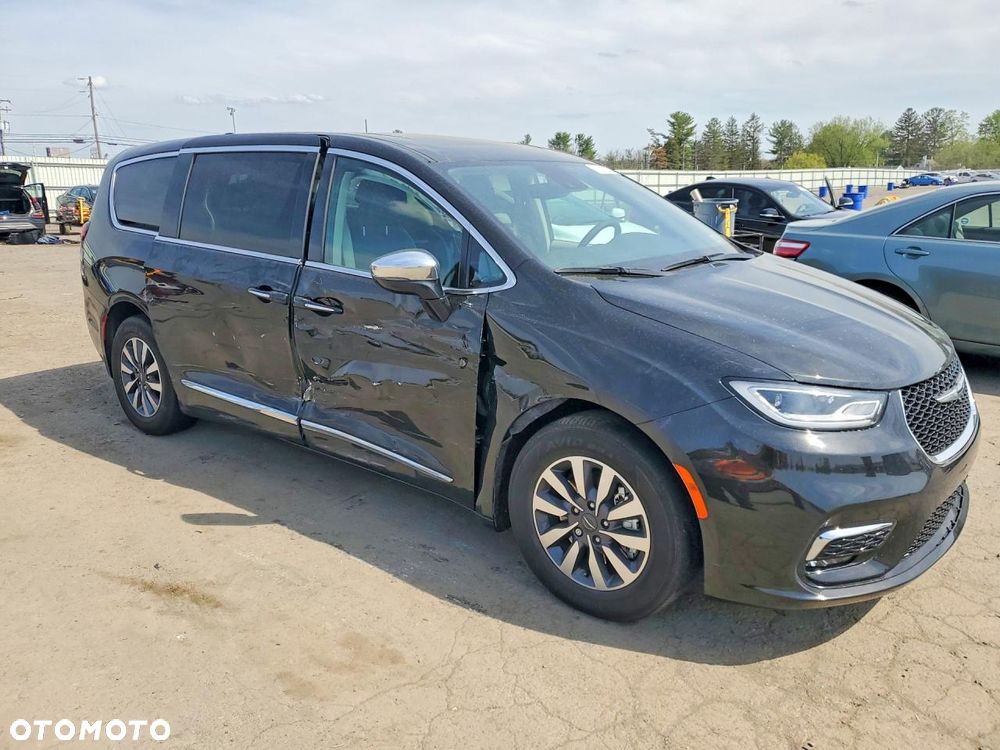 Chrysler Pacifica - 5