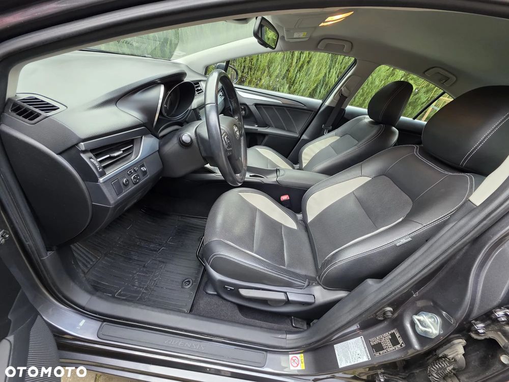 Toyota Avensis 1.8 Premium MS - 16