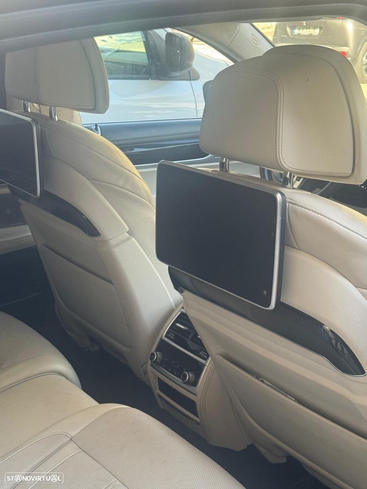 BMW 740 d xDrive Pack M Auto - 11