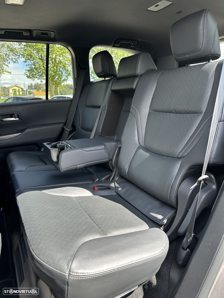 Toyota Land Cruiser 300 70th Anniversary - 38