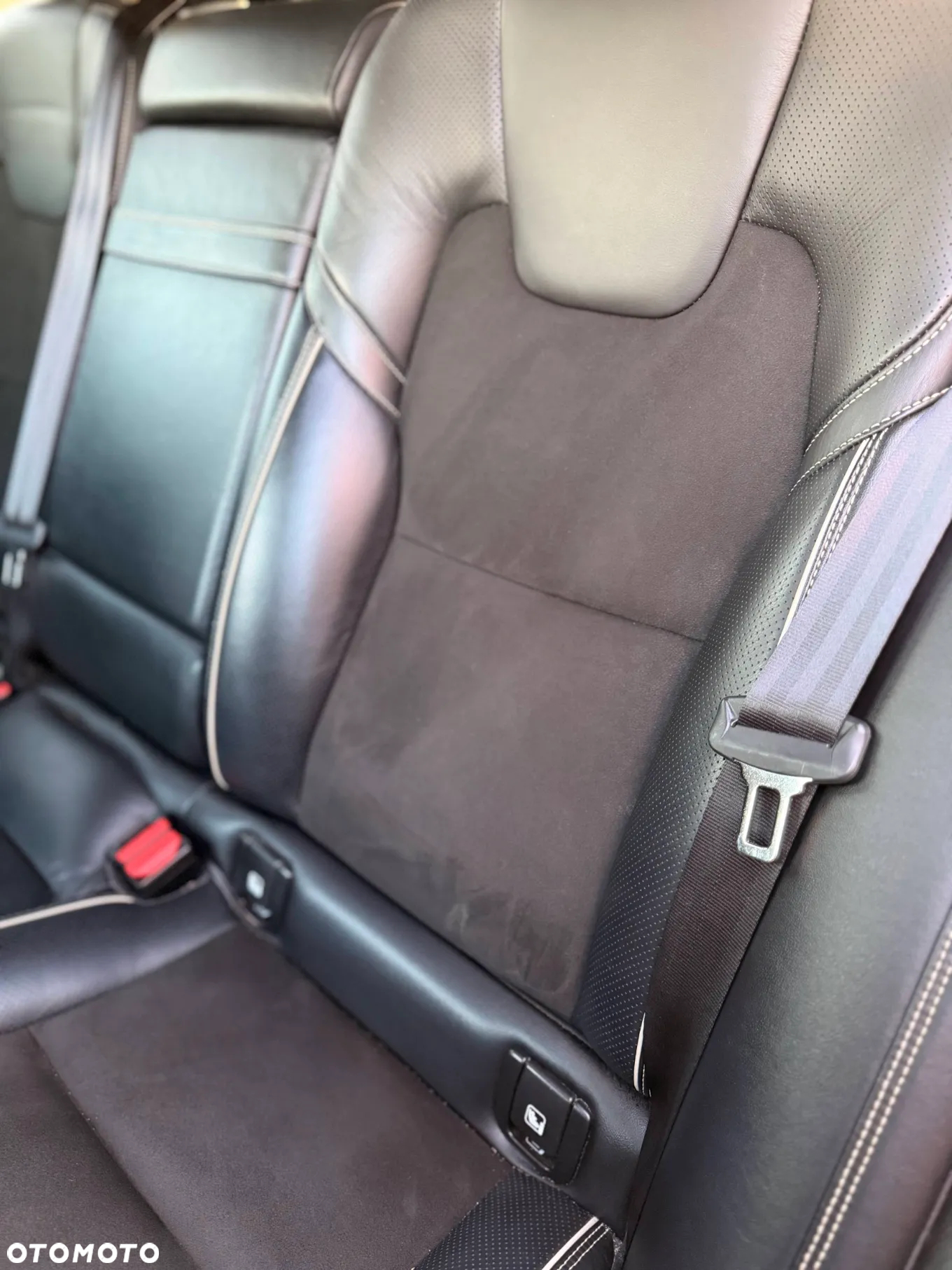 Volvo XC 60 T6 AWD R-Design - 36