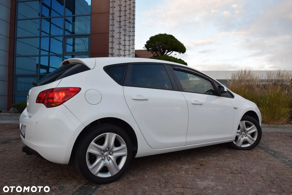 Opel Astra - 16
