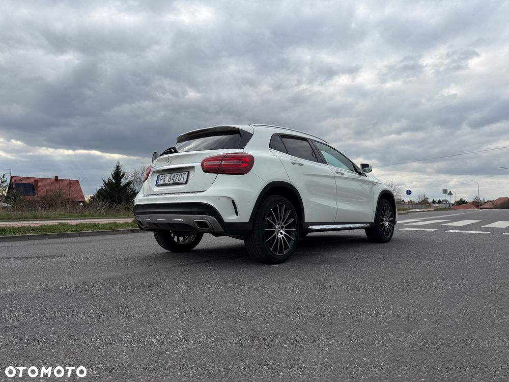 Mercedes-Benz GLA 180 7G-DCT UrbanStyle Edition - 6