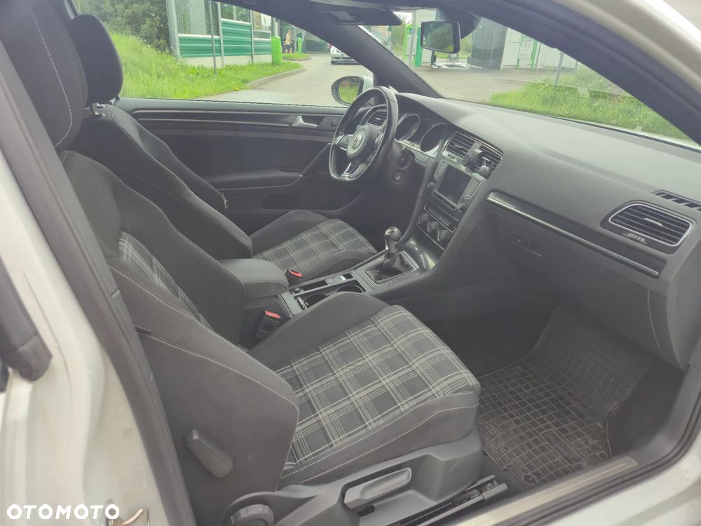 Volkswagen Golf - 14