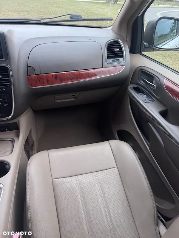 Chrysler Town & Country 3.6 Limited - 9