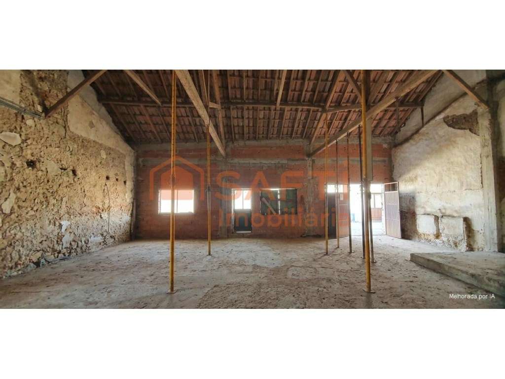 Excelente Oportunidade de Investimento - Centro de Vimeiro - Grande imagem: 5/7