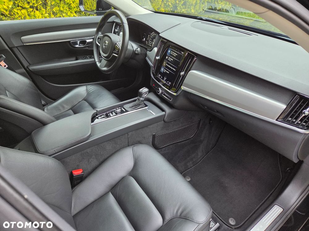 Volvo V90 D4 Momentum - 19