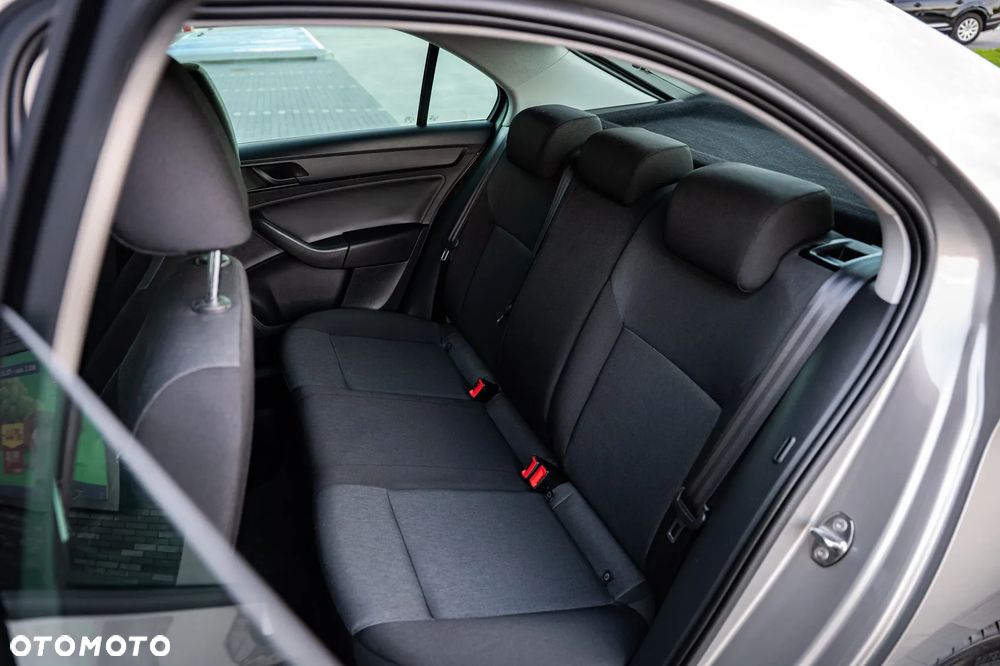 Skoda RAPID 1.2 TSI Active - 15