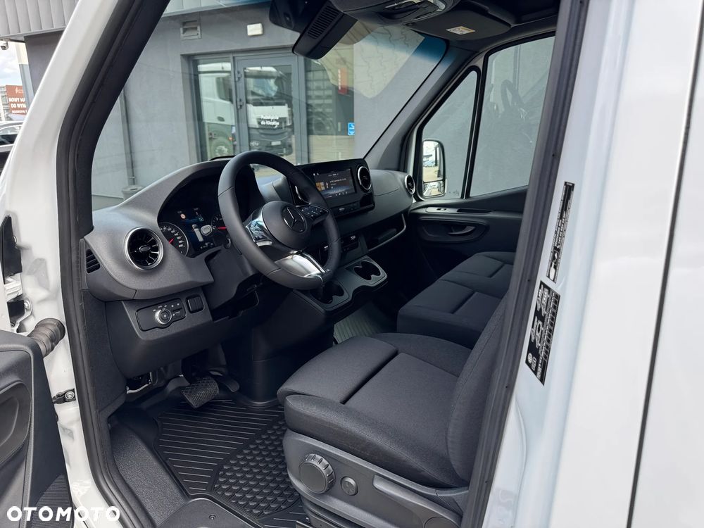 Mercedes-Benz Sprinter - 13