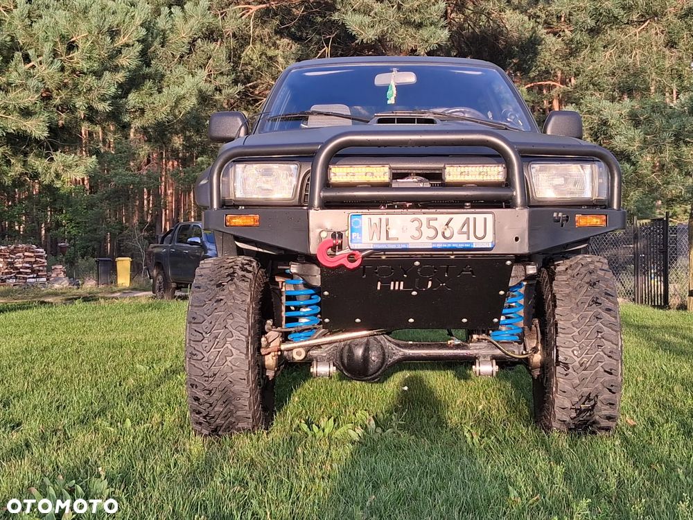 Toyota Hilux 4WD SR5 - 4
