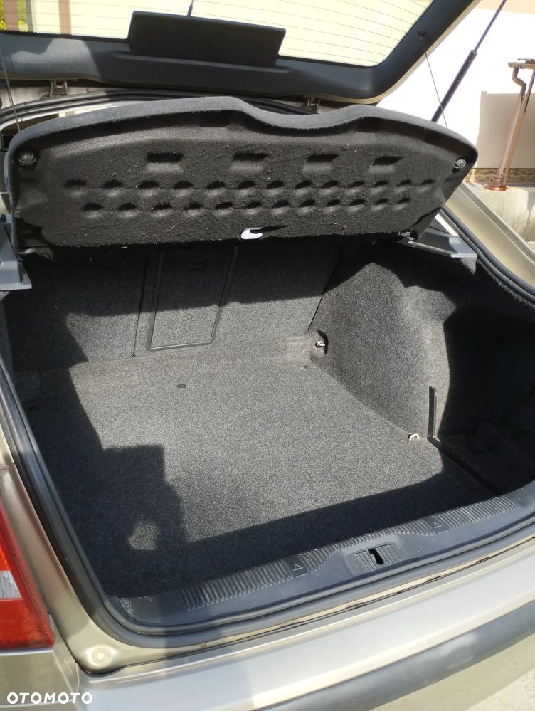Skoda Octavia 1.6 Ambiente - 9
