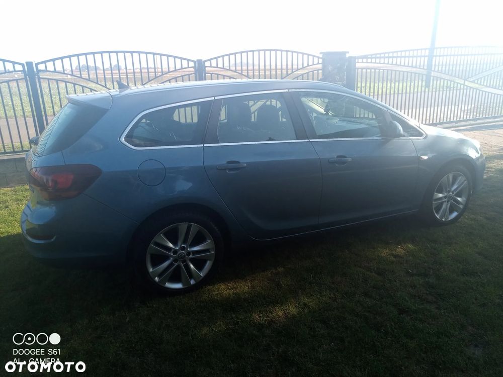 Opel Astra 1.4 Turbo Cosmo - 4