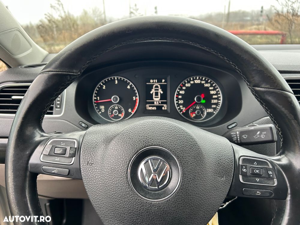 Volkswagen Jetta 1.6 TDI DSG Comfortline - 17