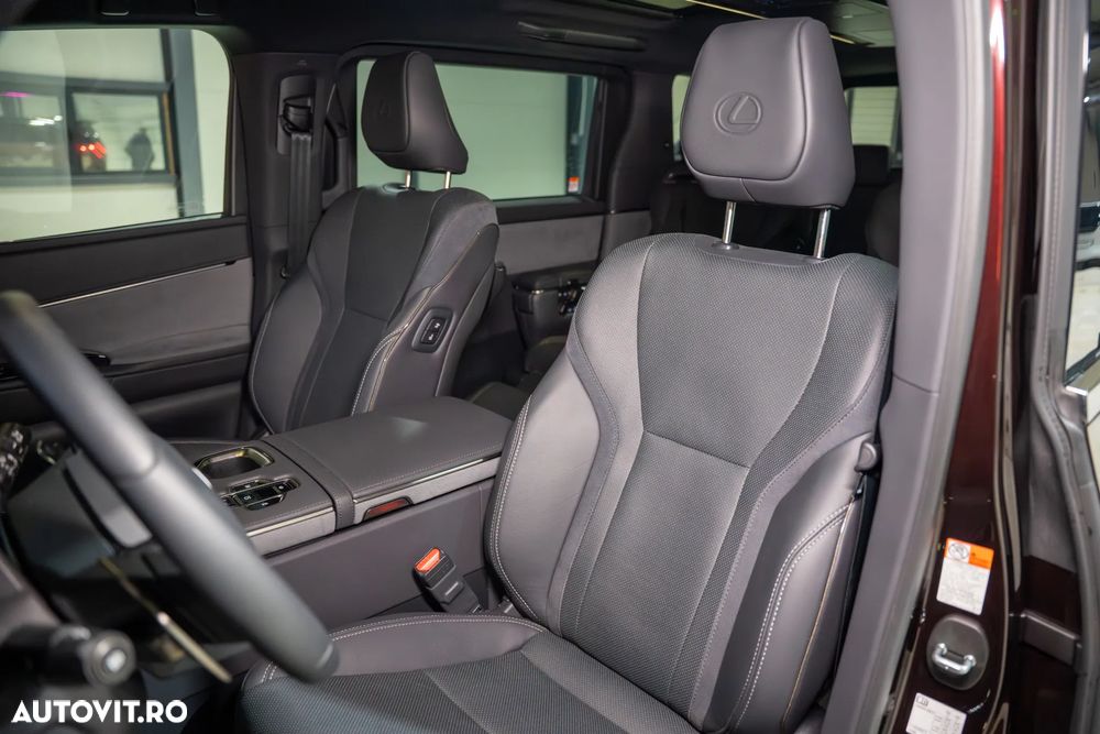 Lexus LM 350h Luxury - 37