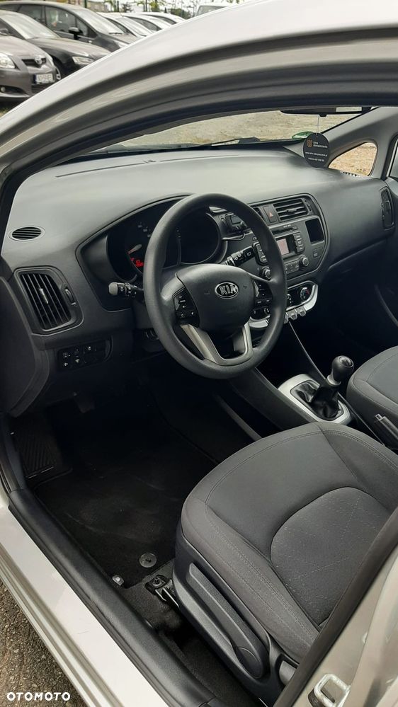 Kia Rio 1.2 Attract - 13