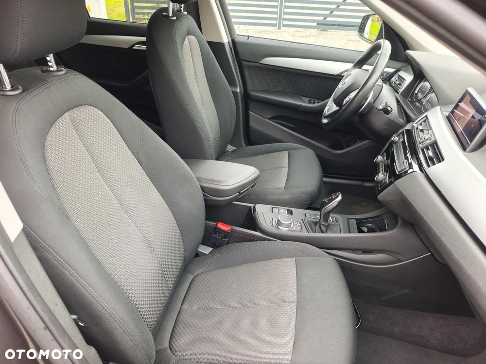 BMW X1 sDrive20i Advantage - 12