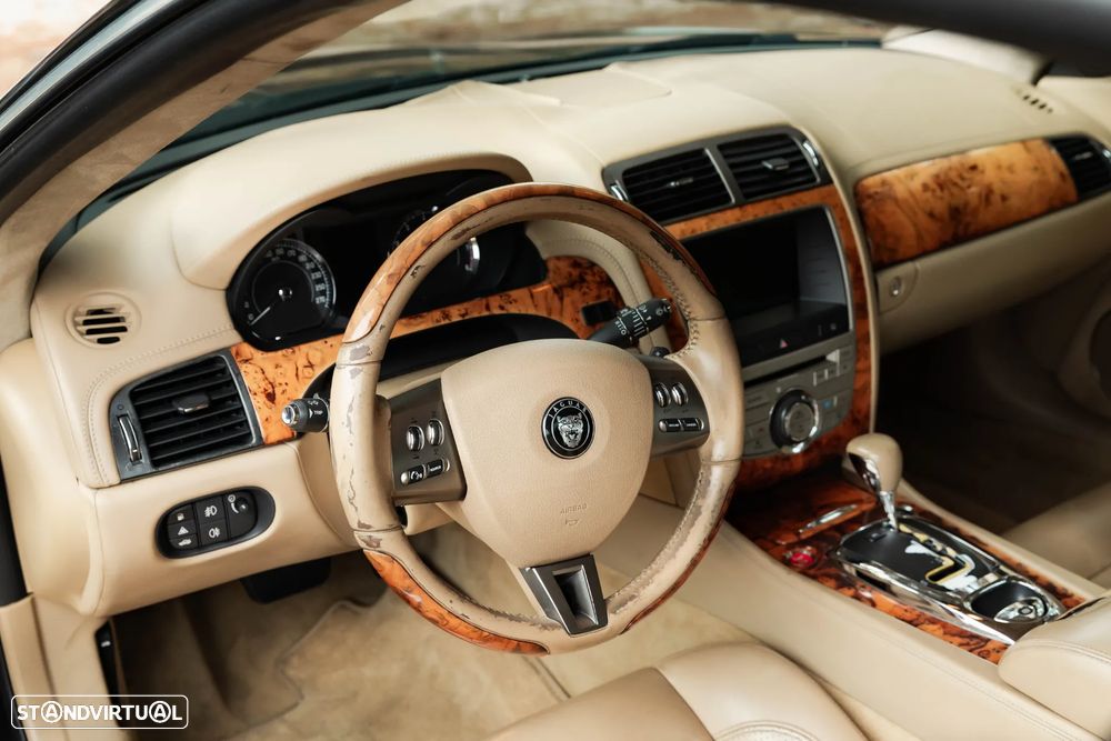 Jaguar XK XK8 Coupe - 8