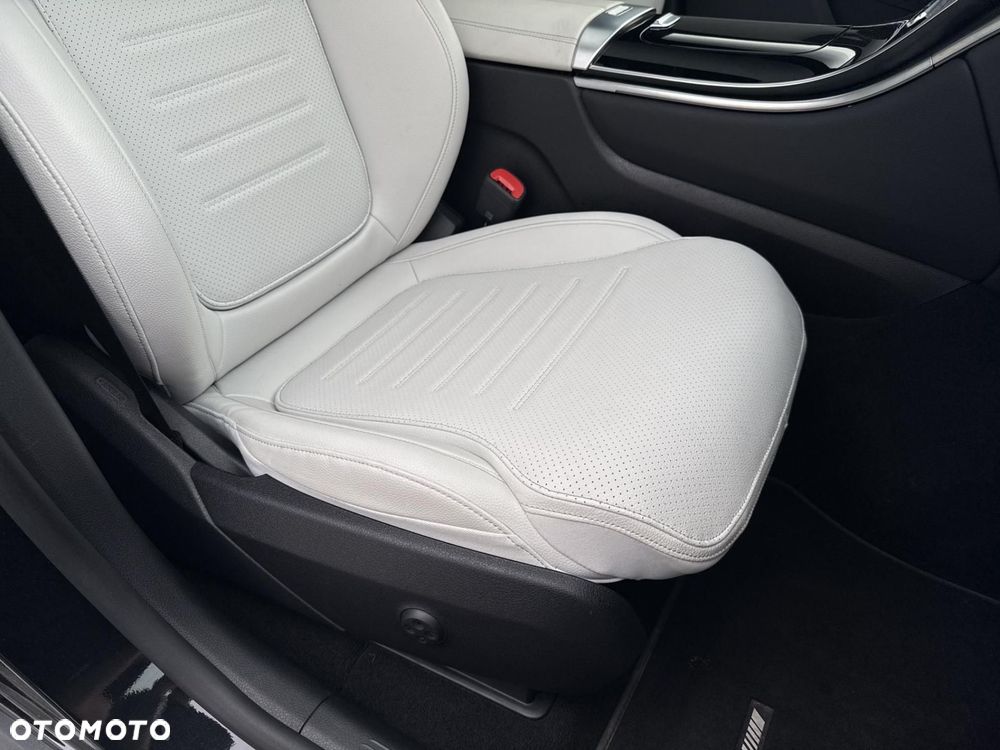 Mercedes-Benz GLC - 23
