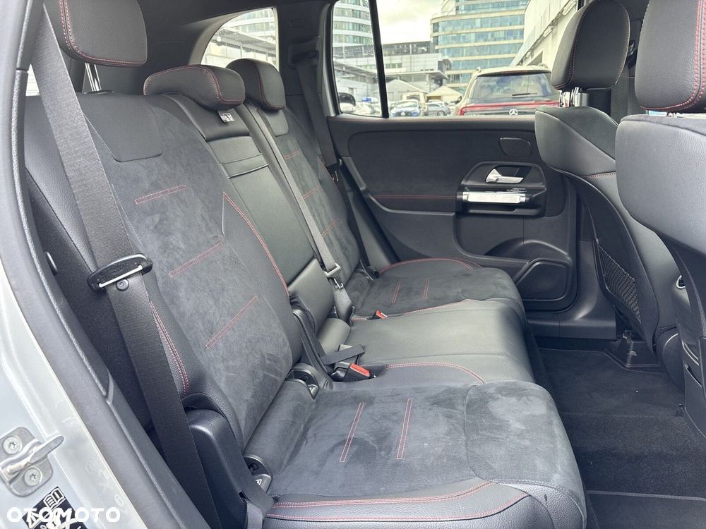 Mercedes-Benz GLB - 22