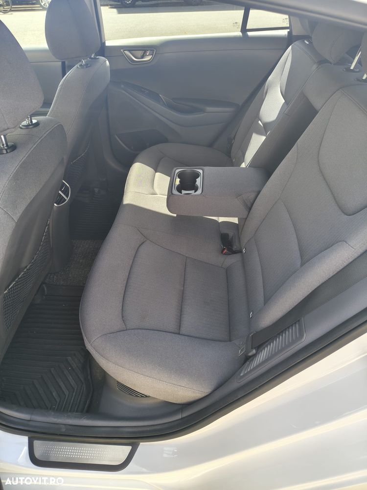 Hyundai IONIQ - 17