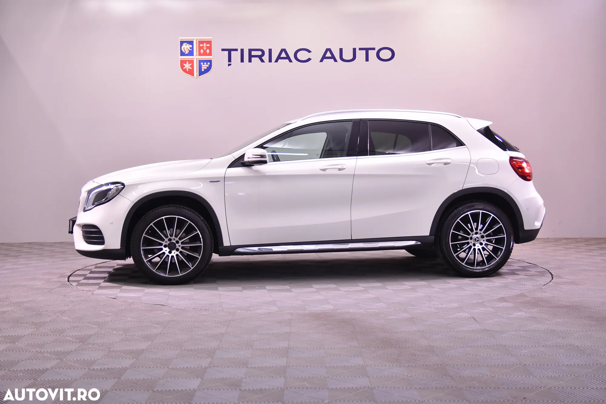 Mercedes-Benz GLA - 2