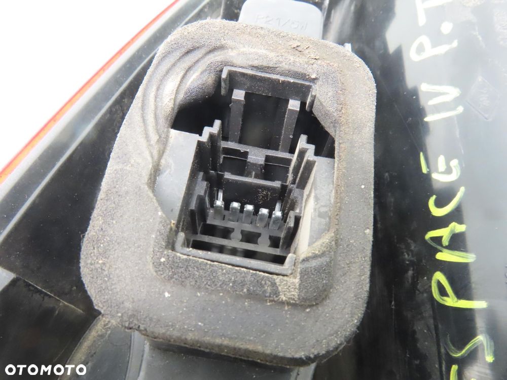 LAMPA PRAWA TYLNA RENAULT ESPACE IV 8200027152 - 2