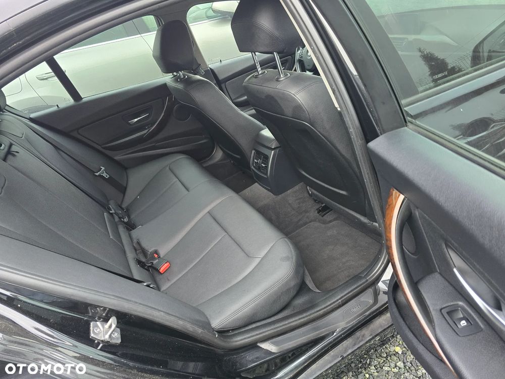 BMW Seria 3 328i xDrive Sport-Aut Modern Line - 7