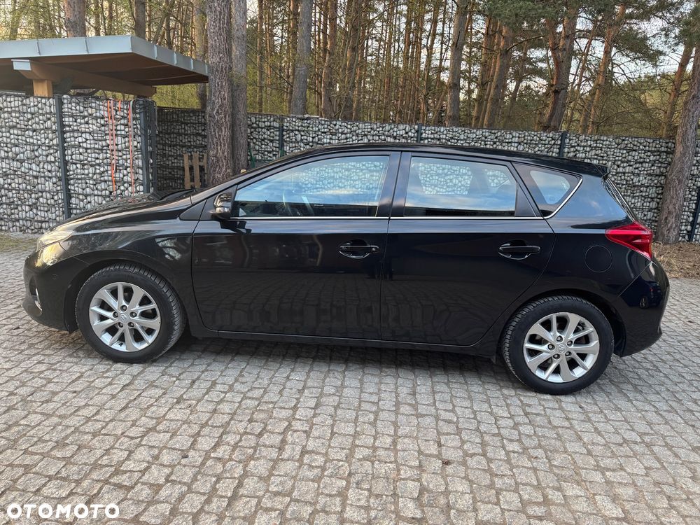 Toyota Auris 1.6 Premium + - 7