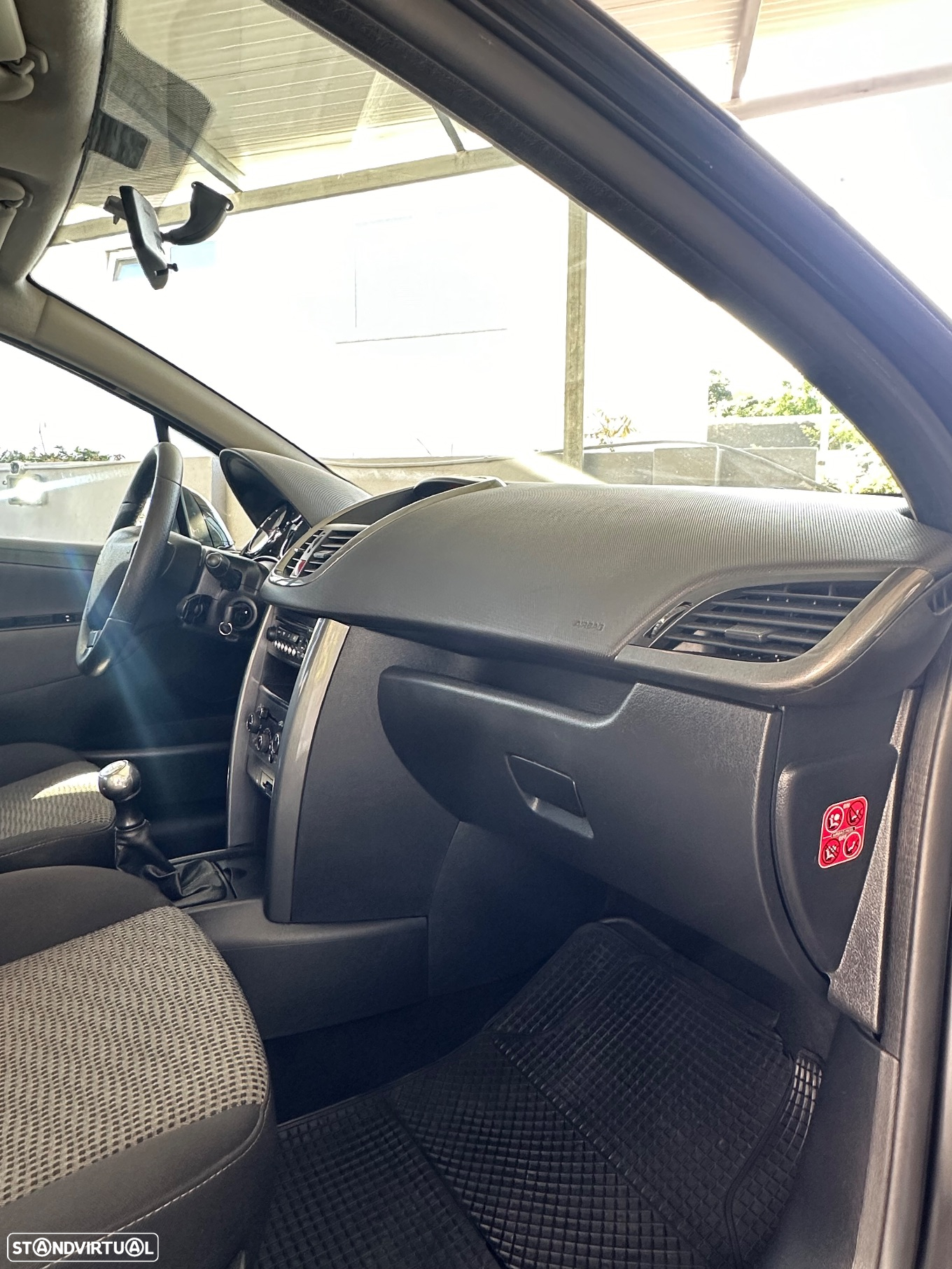 Peugeot 207 1.4 16V SE Sportium - 21