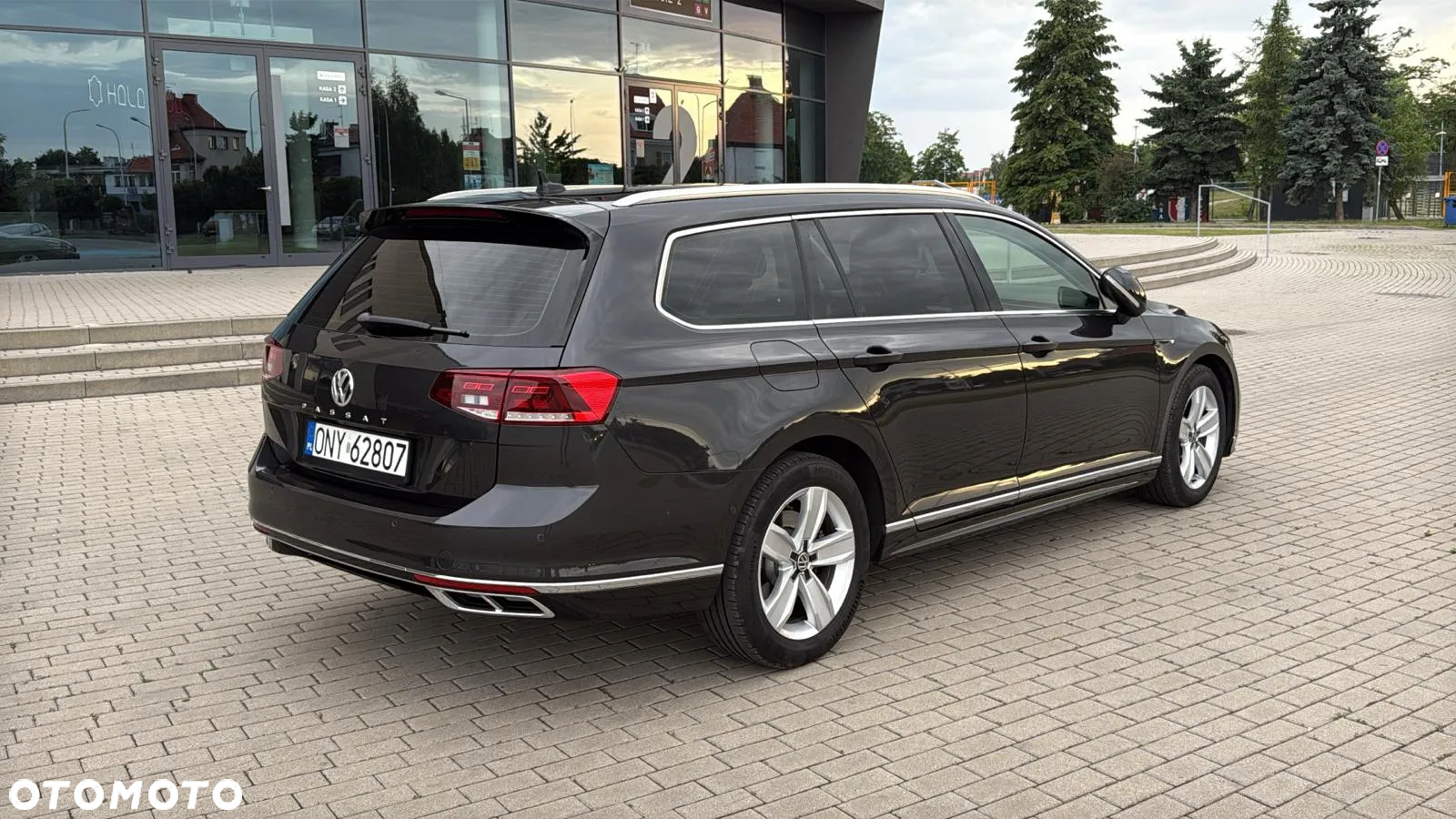 Volkswagen Passat - 4