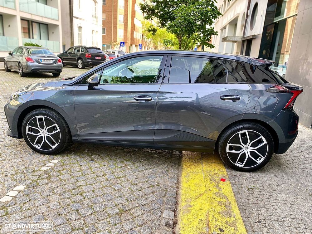 MG MG4 64 kWh Luxury - 10