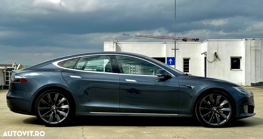 Tesla Model S - 5