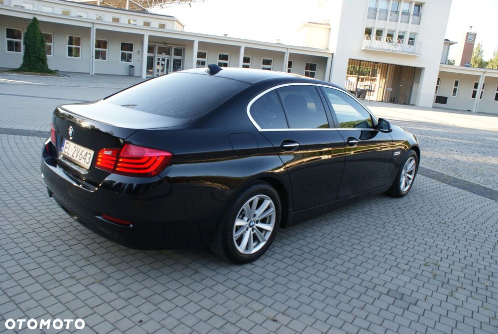 BMW Seria 5 528i Sport-Aut Luxury Line - 4