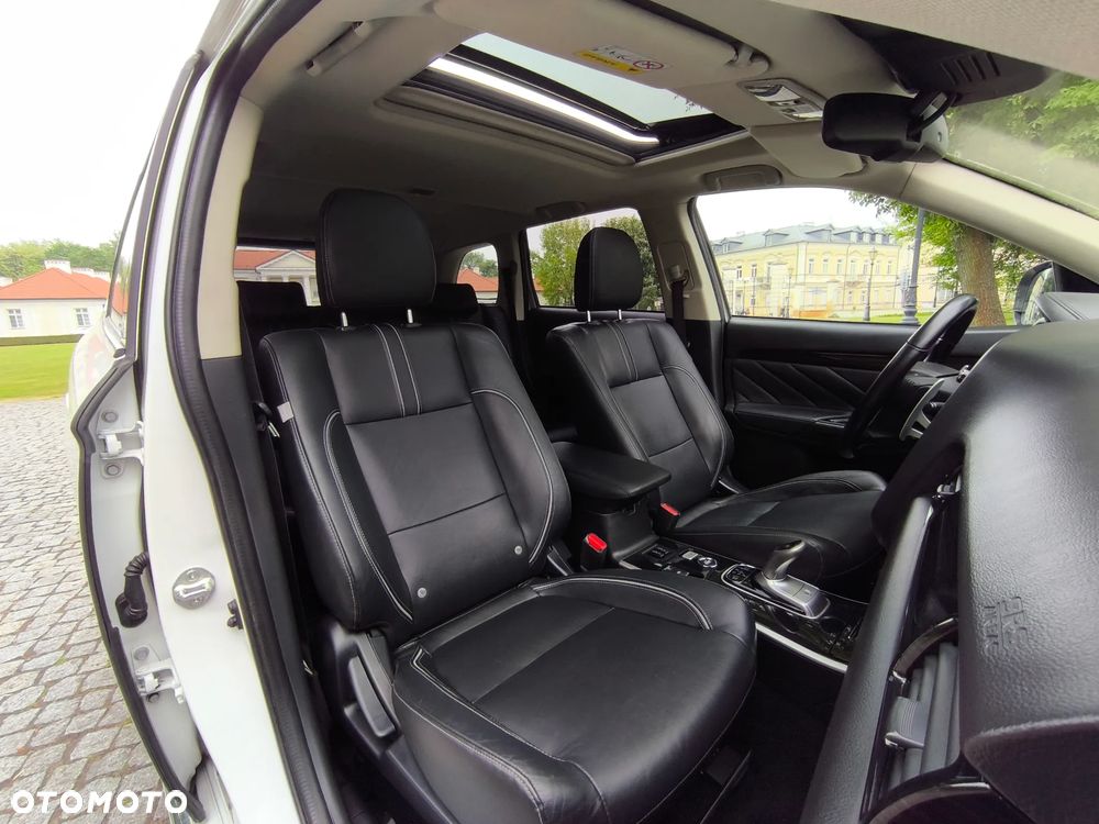 Mitsubishi Outlander 2.0 4WD Top - 25