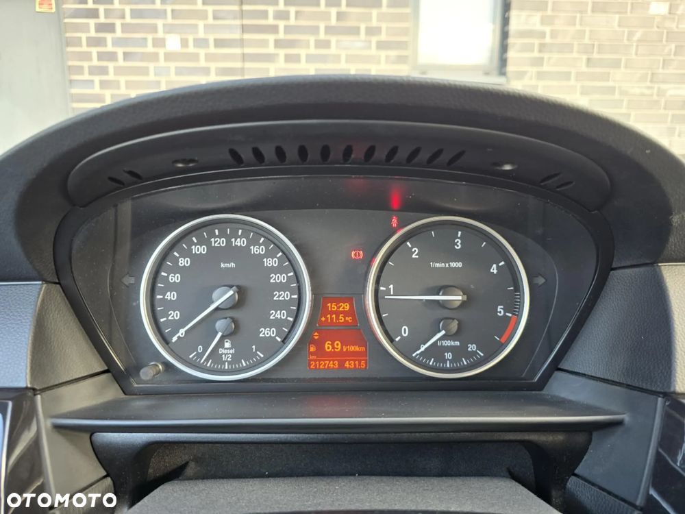 BMW Seria 5 520d Touring Special Edition - 32