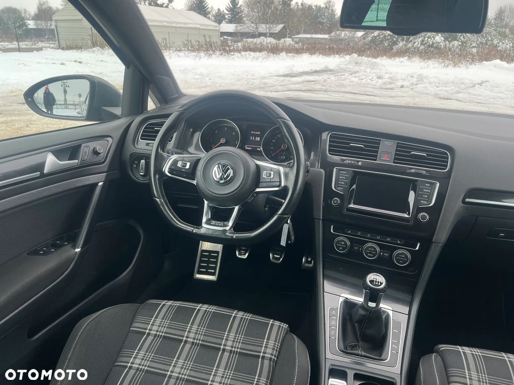 Volkswagen Golf - 18