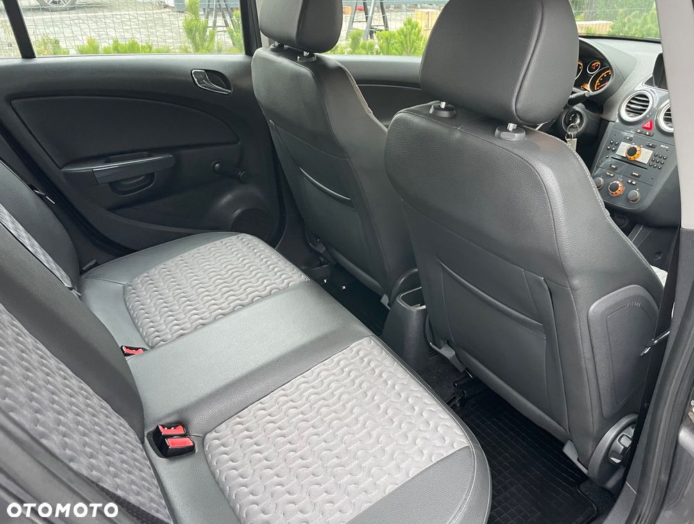 Opel Corsa 1.2 16V Cosmo - 8