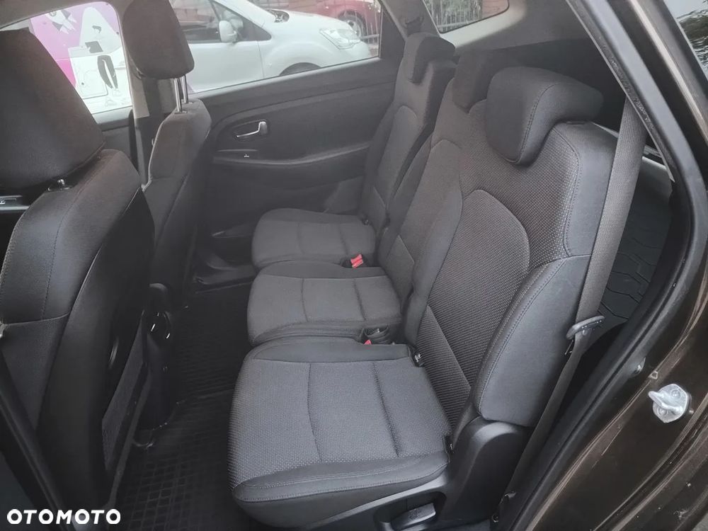 Kia Carens - 9