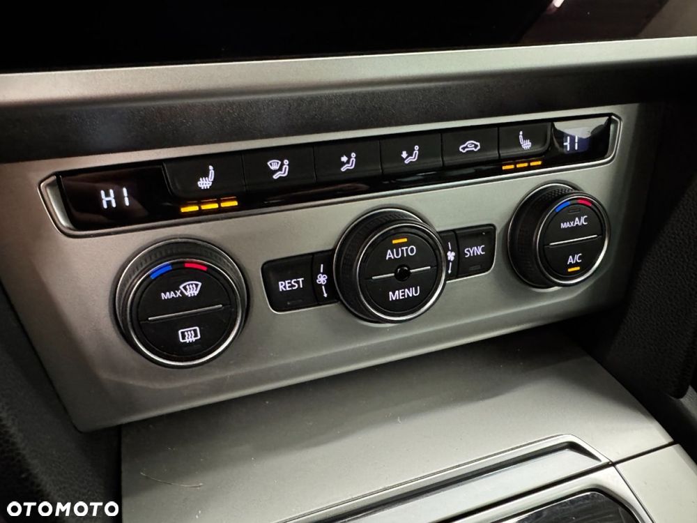 Volkswagen Passat - 31