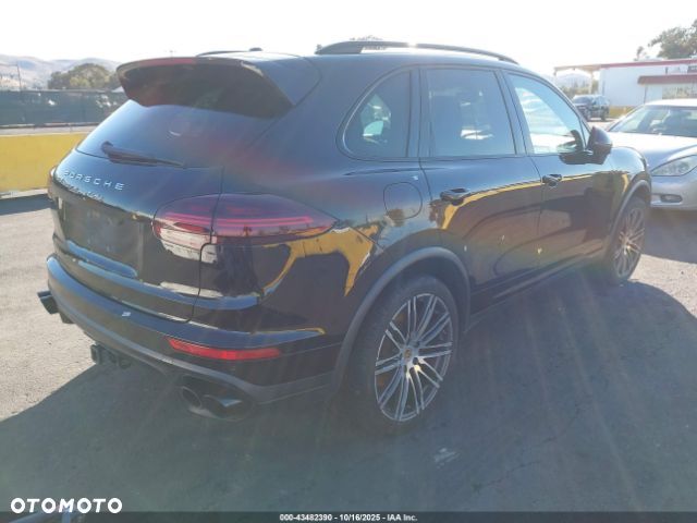 Porsche Cayenne - 4